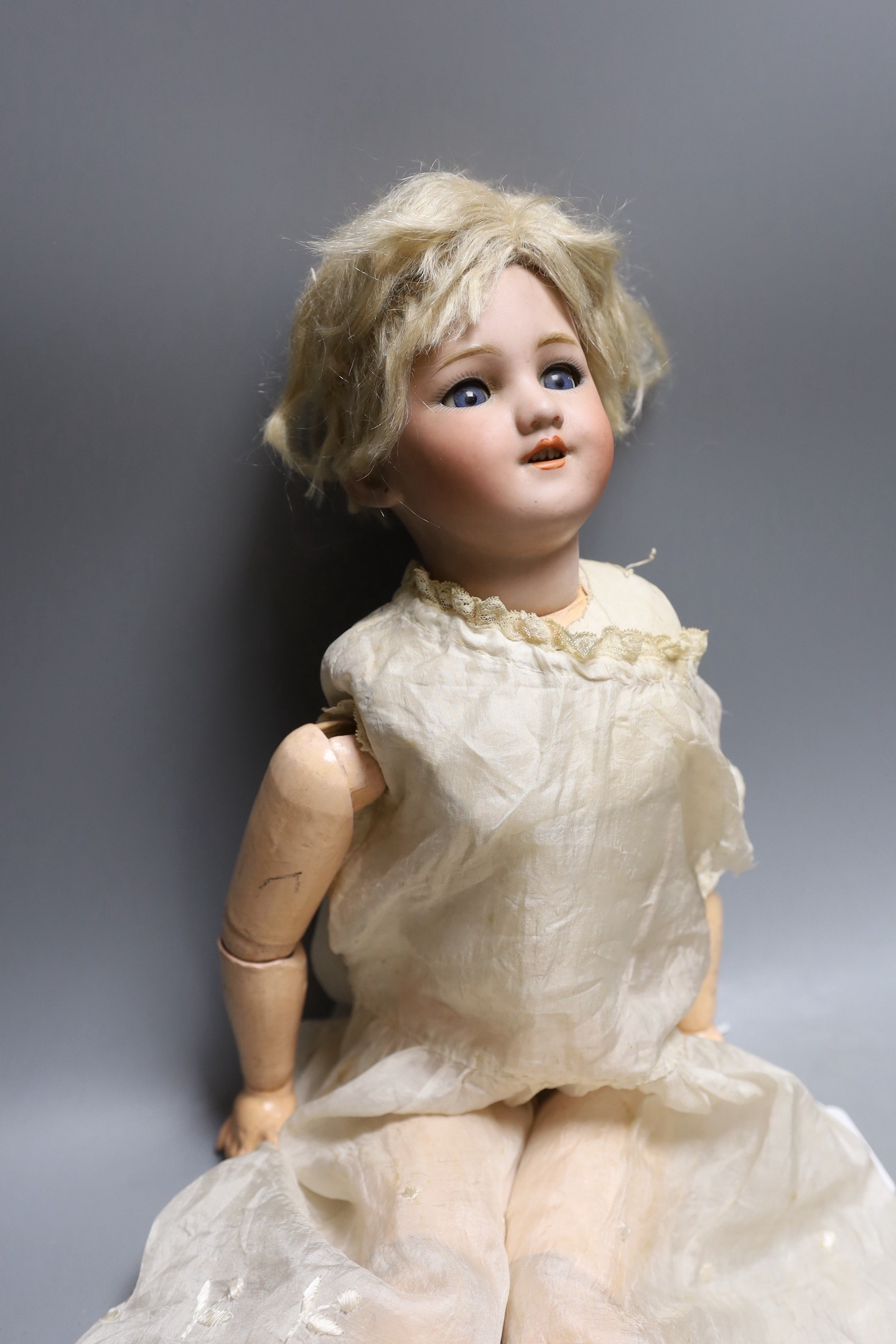 Simon & Halbig 1339 original wig, pierced ears, original body, some fingers missing, fully jointed, 55cm